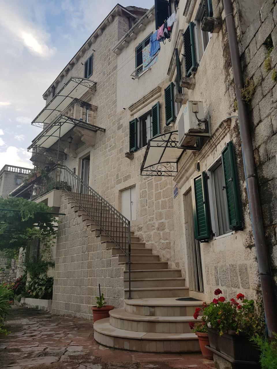 Gudelj Apartments Perast Eksteriør billede