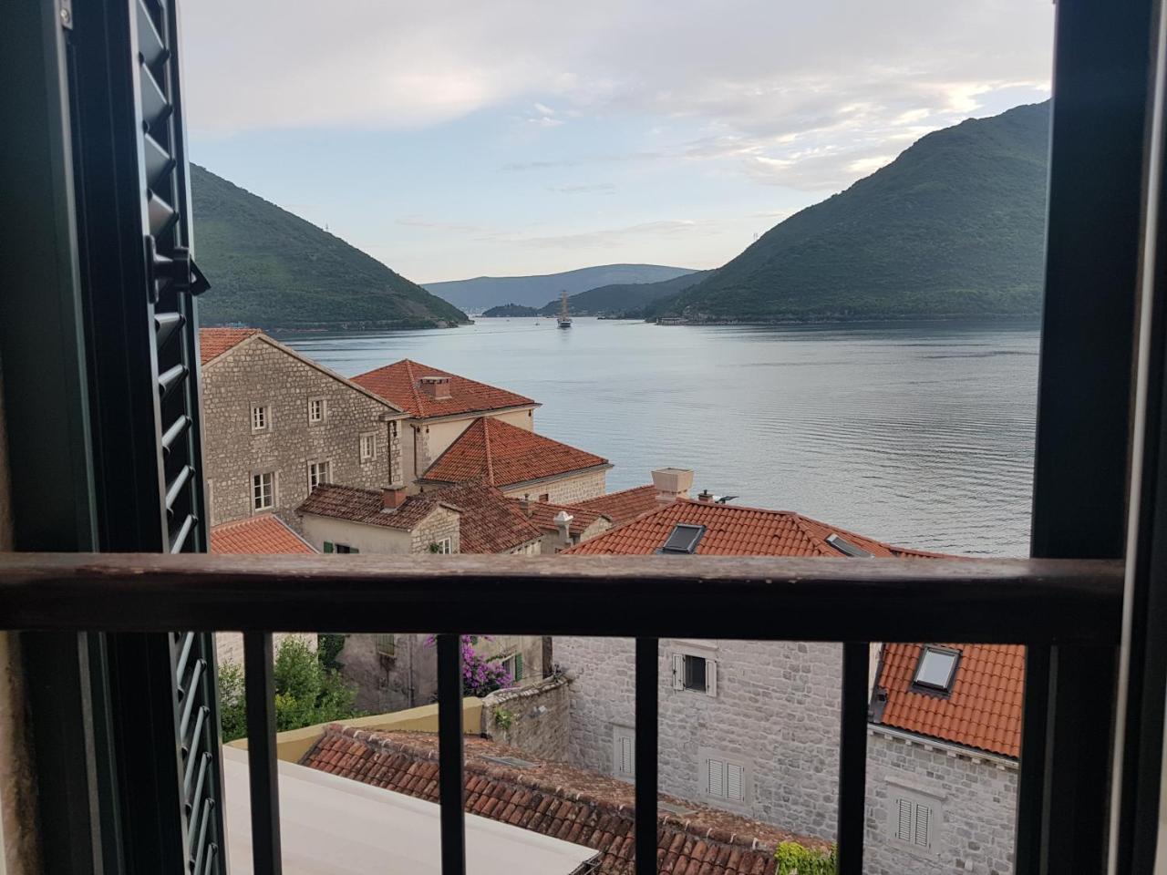 Gudelj Apartments Perast Eksteriør billede